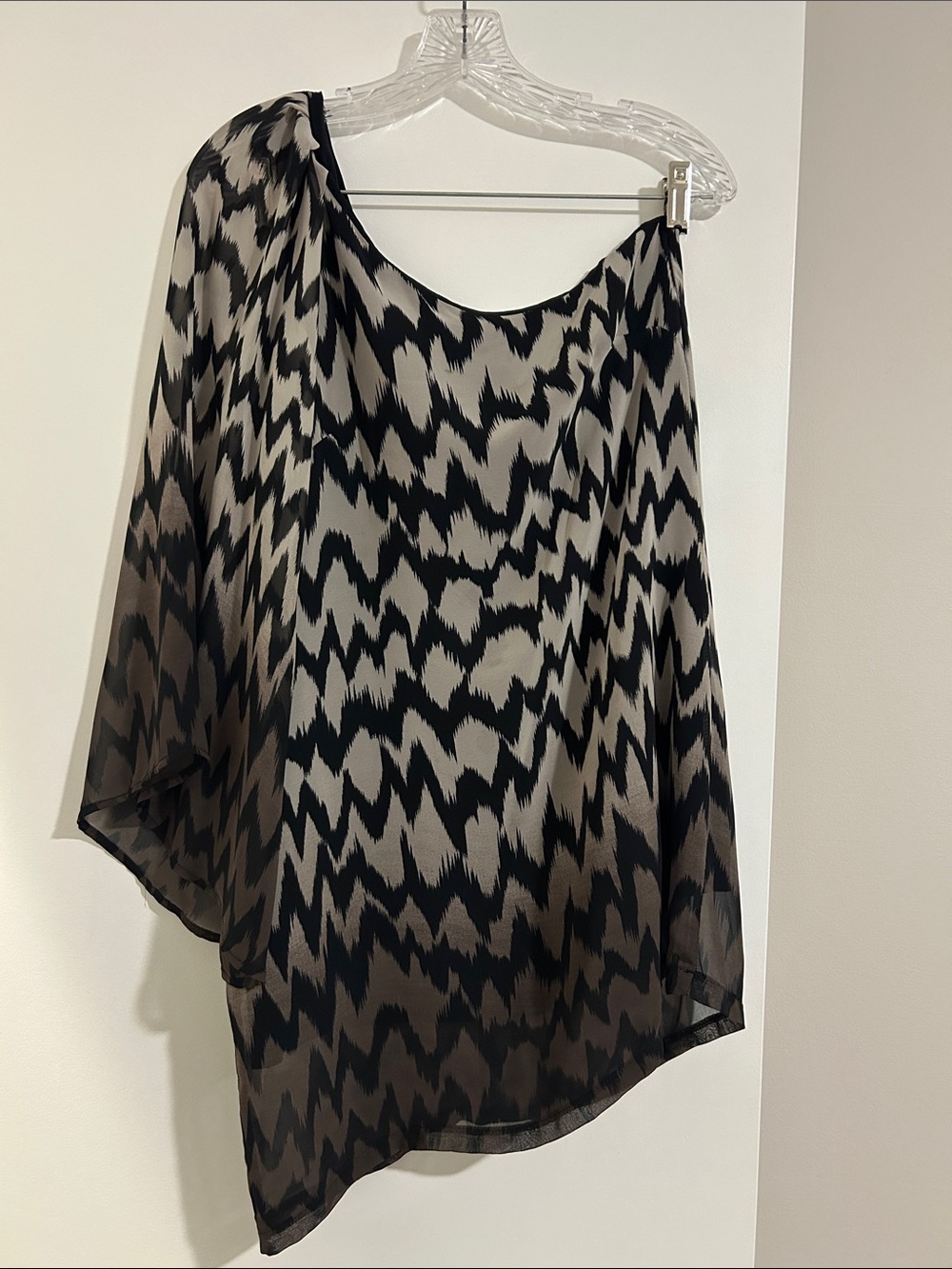 One-Shoulder Zigzag Asymmetric Top